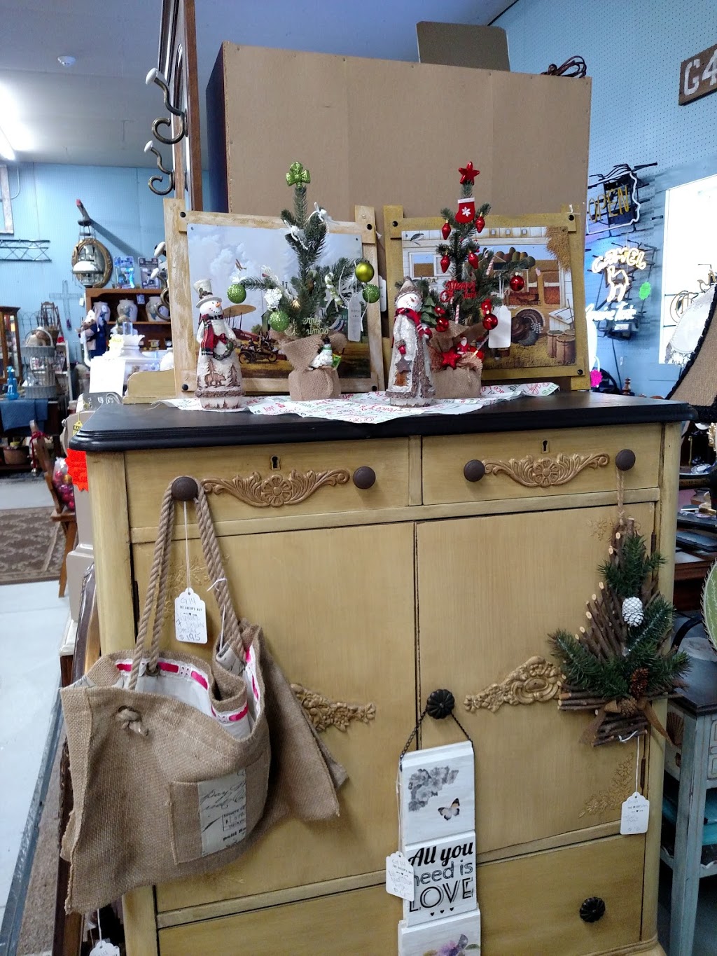 Lewiston Antique Mall | 2692 Saunders Settlement Rd, Sanborn, NY 14132, USA | Phone: (716) 628-0796