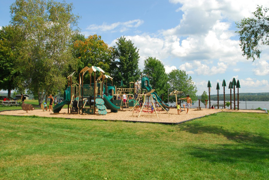 Jambette Playground Equipment | 700 Rue des Calfats, Lévis, QC G6Y 9E6, Canada | Phone: (877) 363-2687