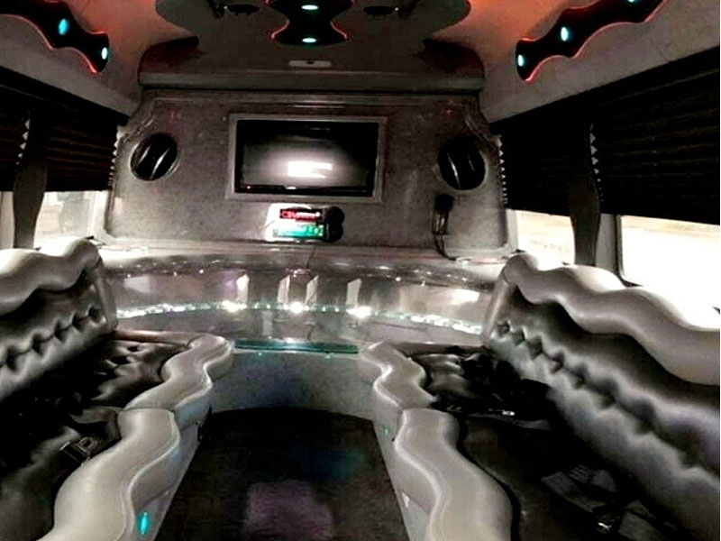 LIMOS NIAGARA | 210 Glendale Ave, St. Catharines, ON L2T 3Y6, Canada | Phone: (905) 680-0606