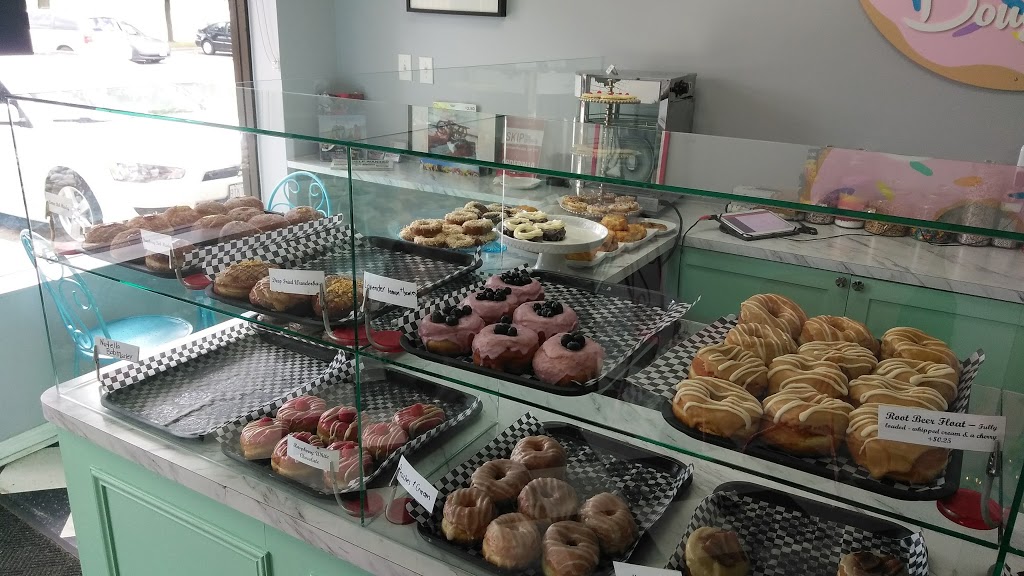 Daddy O Doughnuts & British Baked Goods | 589 N Service Rd, Mississauga, ON L5A 1B2, Canada | Phone: (905) 276-9090