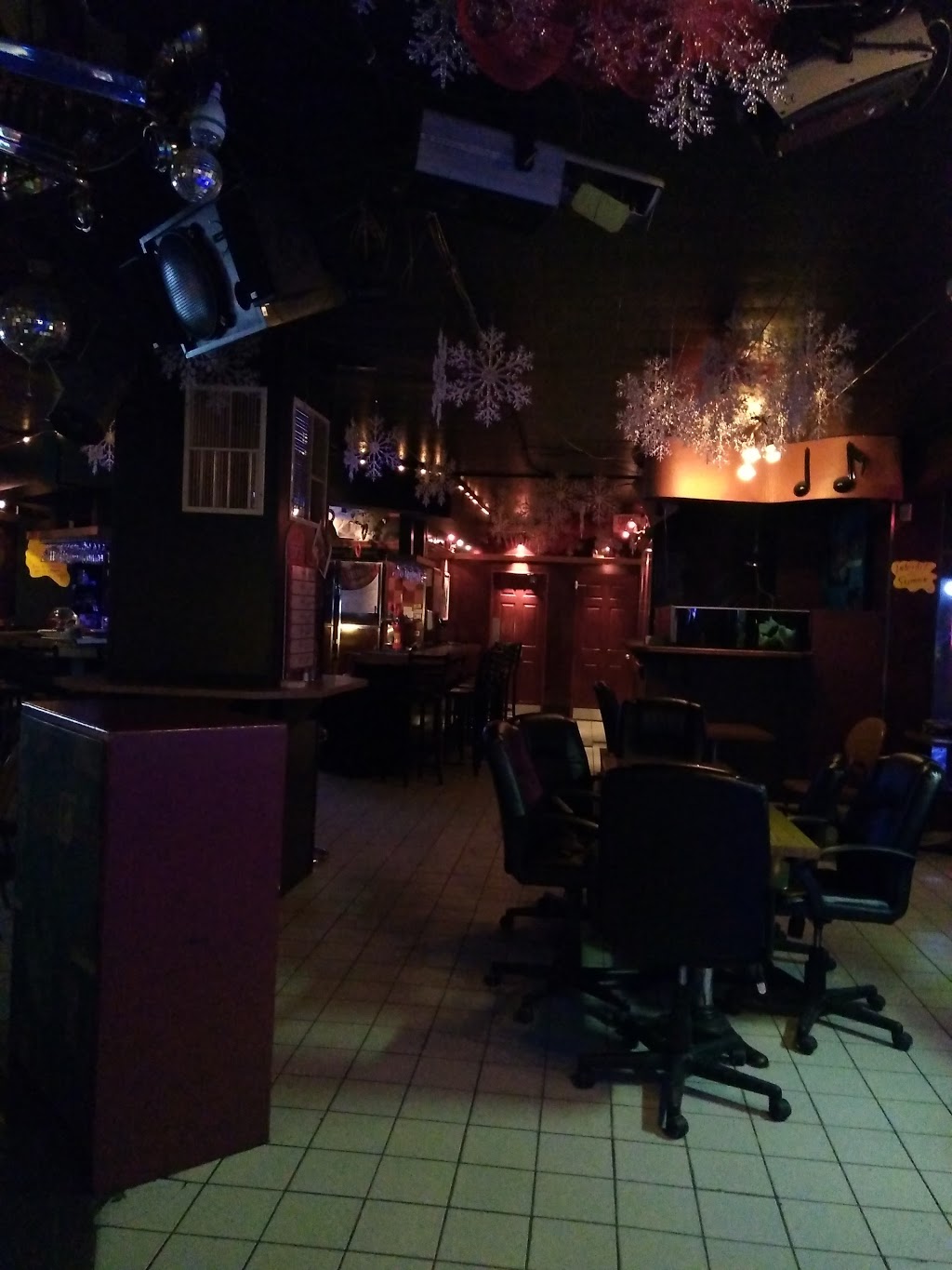 Disco-Bar Parent Ltee | 230 Boulevard des Étudiants, Québec, QC G2A 1P7, Canada | Phone: (418) 842-8839