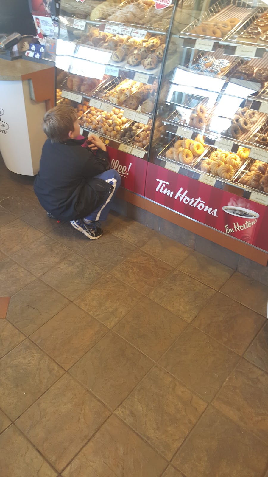 Tim Hortons | 515 Maple Grove Dr, Oakville, ON L6J 4W3, Canada | Phone: (905) 844-9792