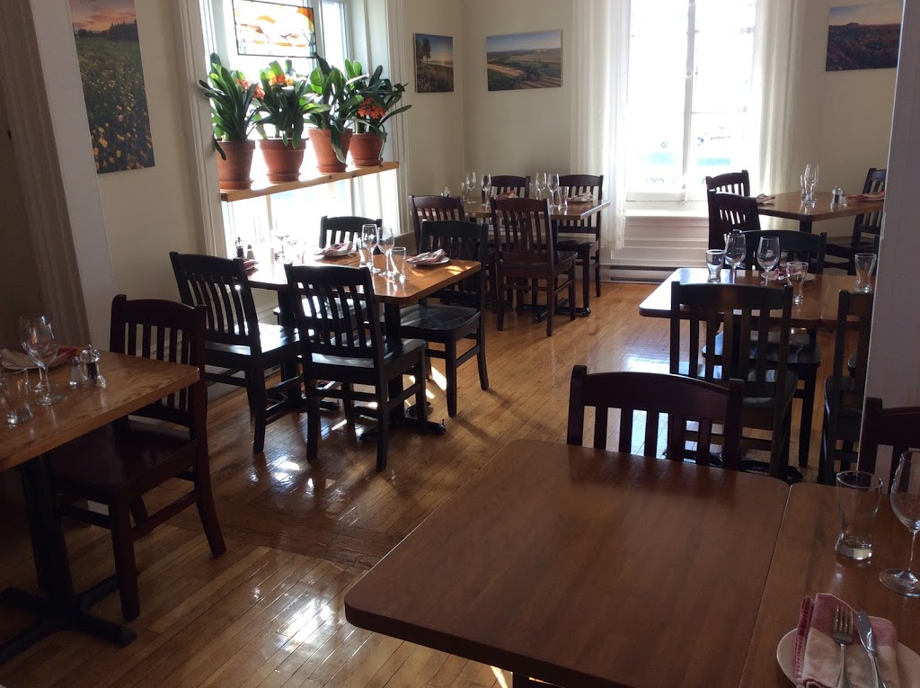 La Salicorne Café | 16 Chemin des Pionniers O, LIslet, QC G0R 2B0, Canada | Phone: (418) 247-1244