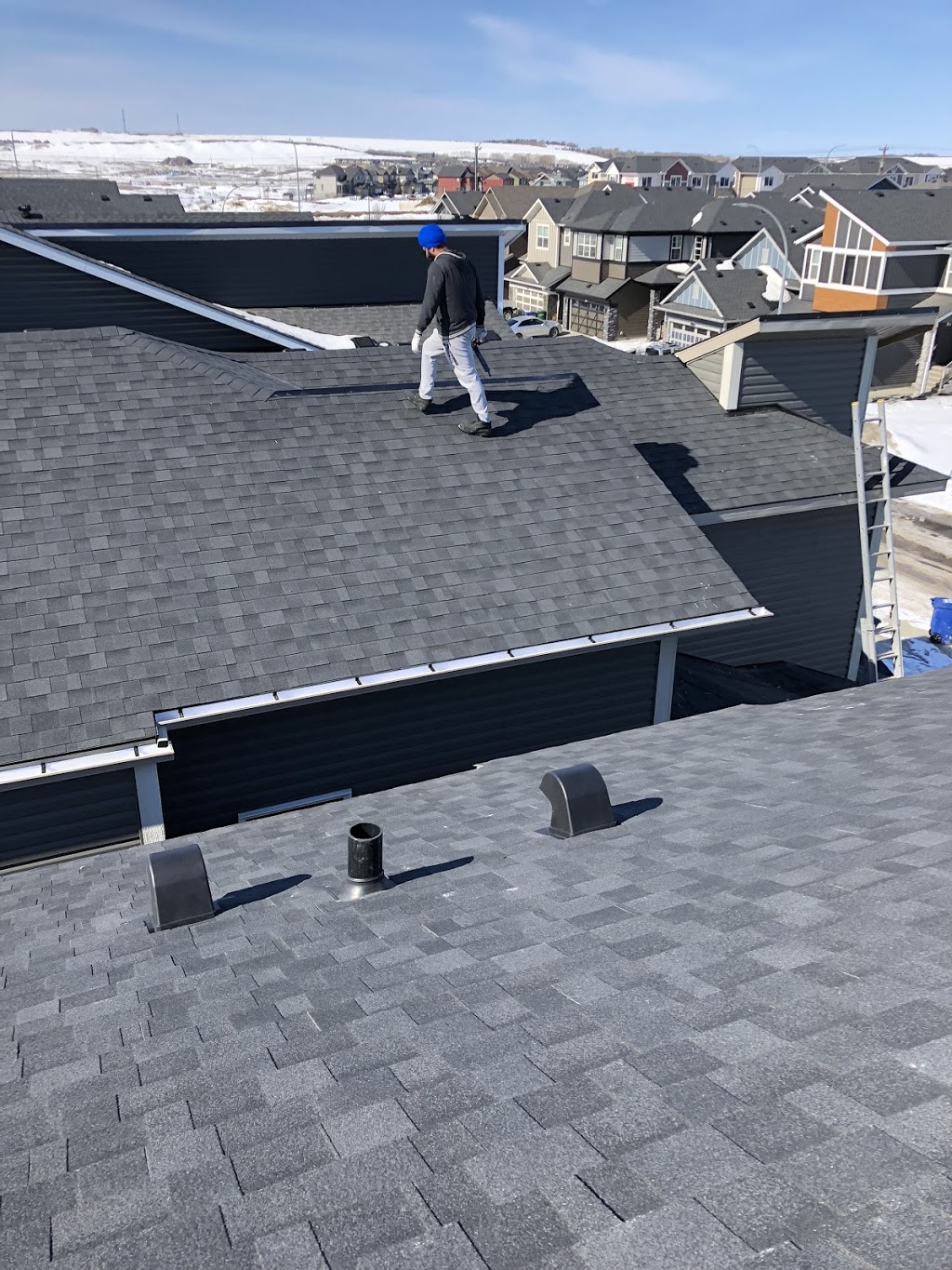 Royalz roofing inc | 148 Castlegreen Close NE, Calgary, AB T3J 1Y6, Canada | Phone: (403) 401-2547