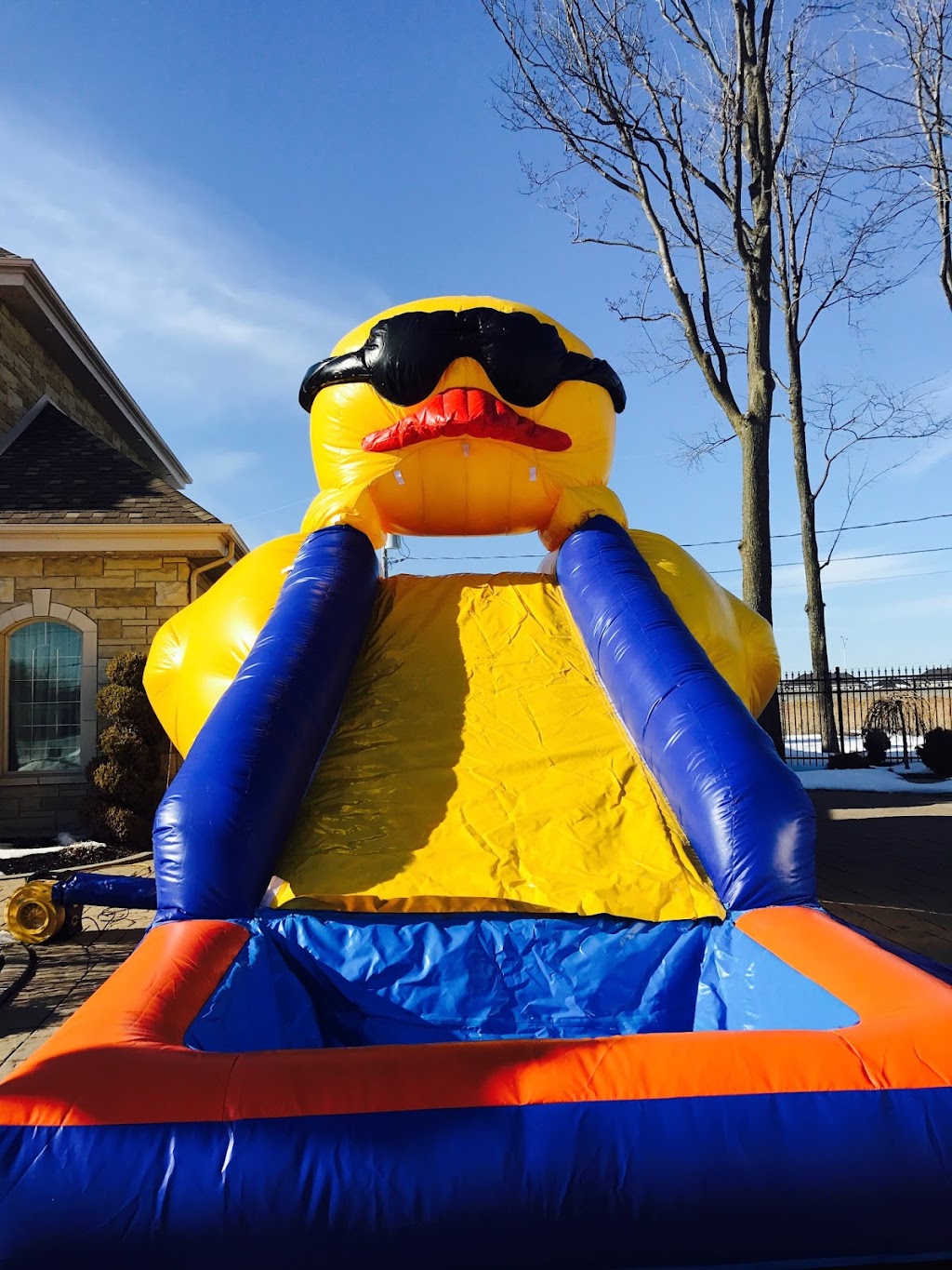 Jeux gonflables Rive-Sud; inflatable games | 12 Rue de Batiscan, Mercier, QC J6R 2P2, Canada | Phone: (514) 953-4474