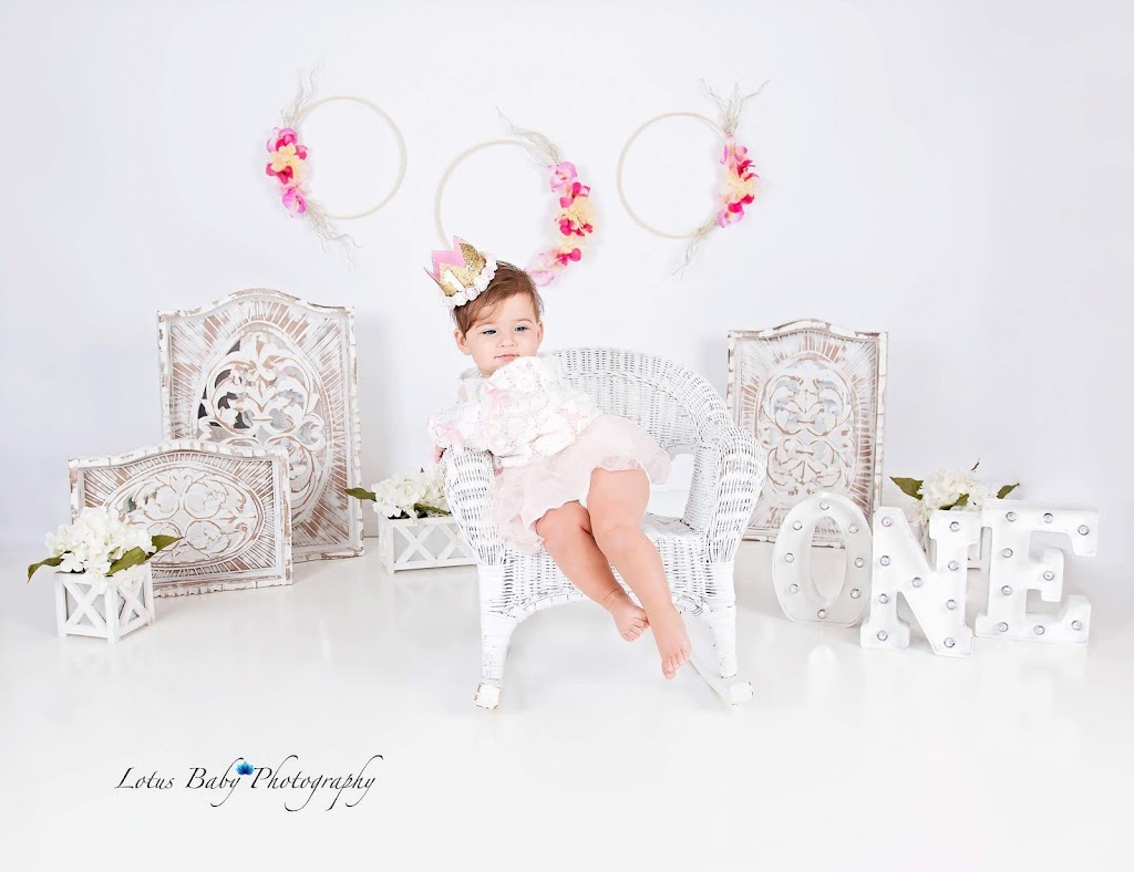 Lotus Baby Photography | 1045 Meadow Ln, Newmarket, ON L3Y 7E4, Canada | Phone: (647) 291-1400