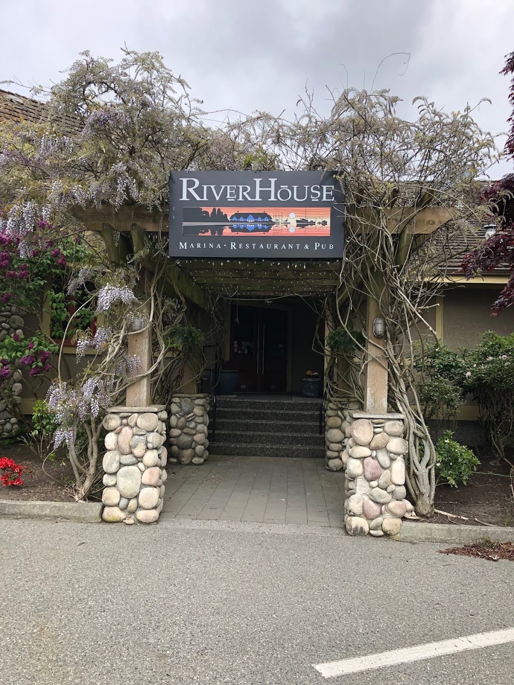 River House Restaurant & Pub | 6255 River Rd, Delta, BC V4K 0B2, Canada | Phone: (604) 946-7545