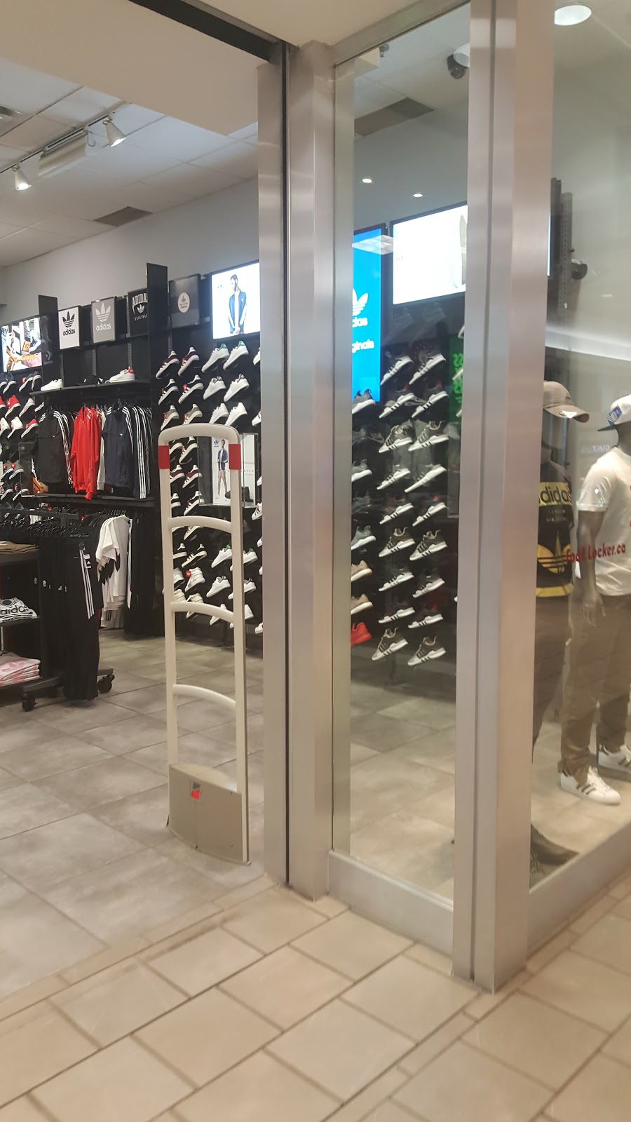 Foot Locker | 3625 Shaganappi Trail Northwest C-007c, Calgary, AB T3A 0E2, Canada | Phone: (403) 247-3321