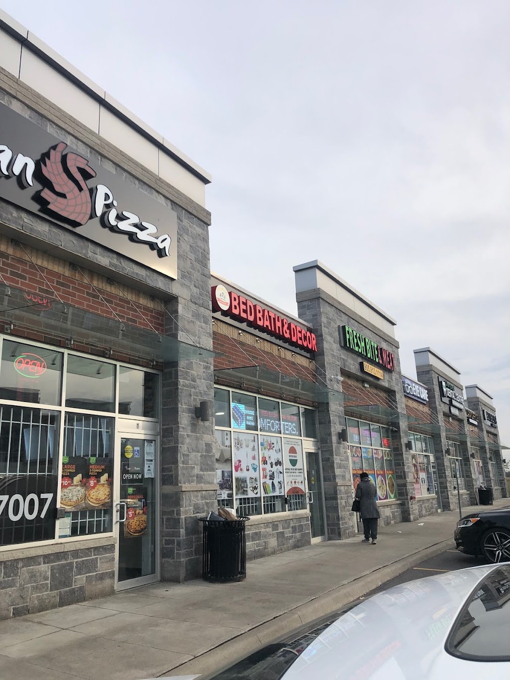 Red Swan Pizza | 25 Cherrycrest Drive, Brampton, ON L6P 3W4, Canada | Phone: (905) 915-7007