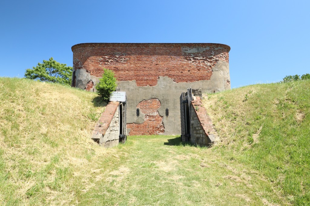 Fort Mississauga and Mississauga Point Lighthouse National Historic Sites | 223 Queen St, Niagara-on-the-Lake, ON L0S 1J0, Canada | Phone: (905) 468-6614