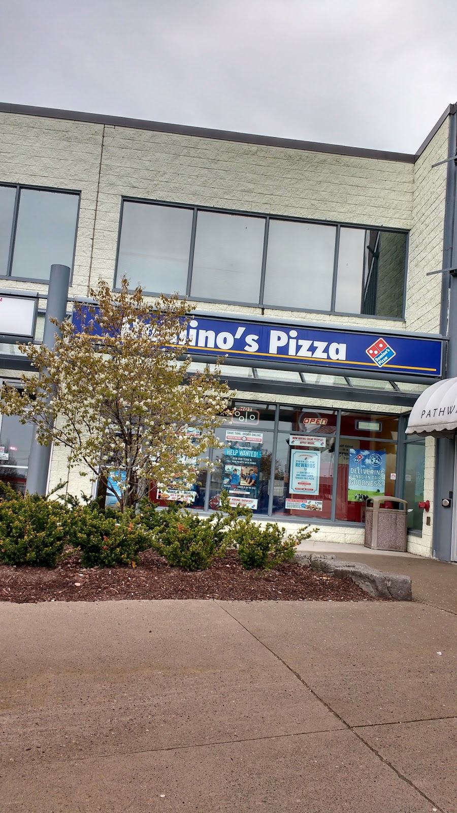 Dominos Pizza | 1201 Division St Unit G, Kingston, ON K7K 5W4, Canada | Phone: (613) 507-3730