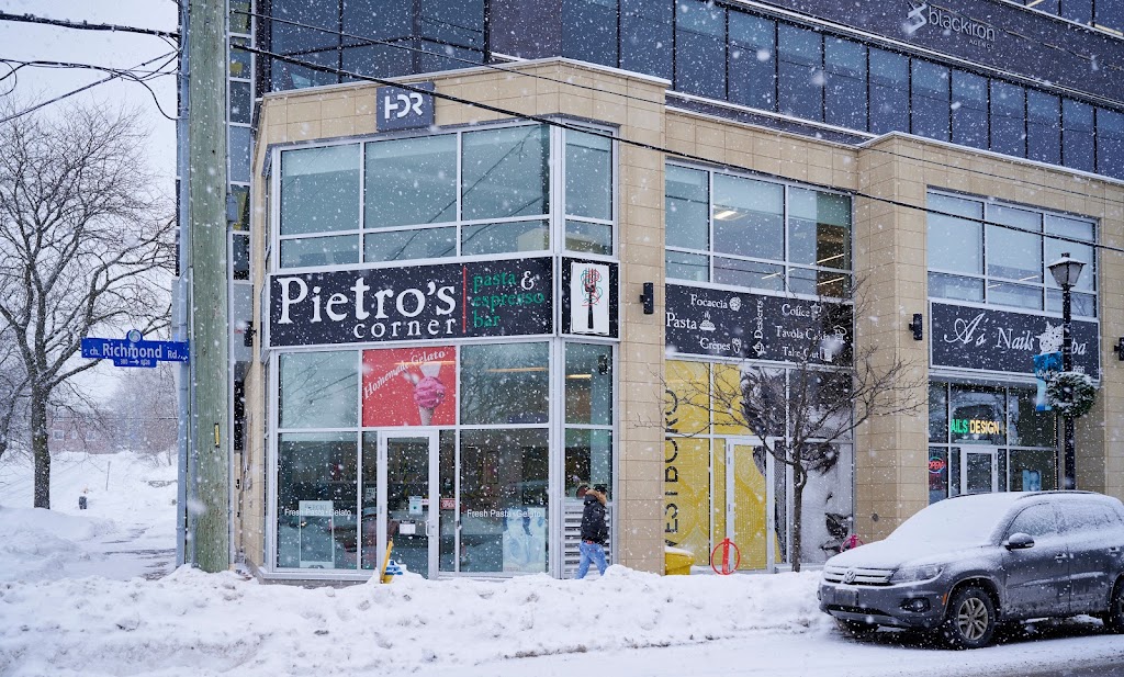 Pietro’s corner | 106 Preston St, Ottawa, ON K1R 7P2, Canada | Phone: (613) 695-7601
