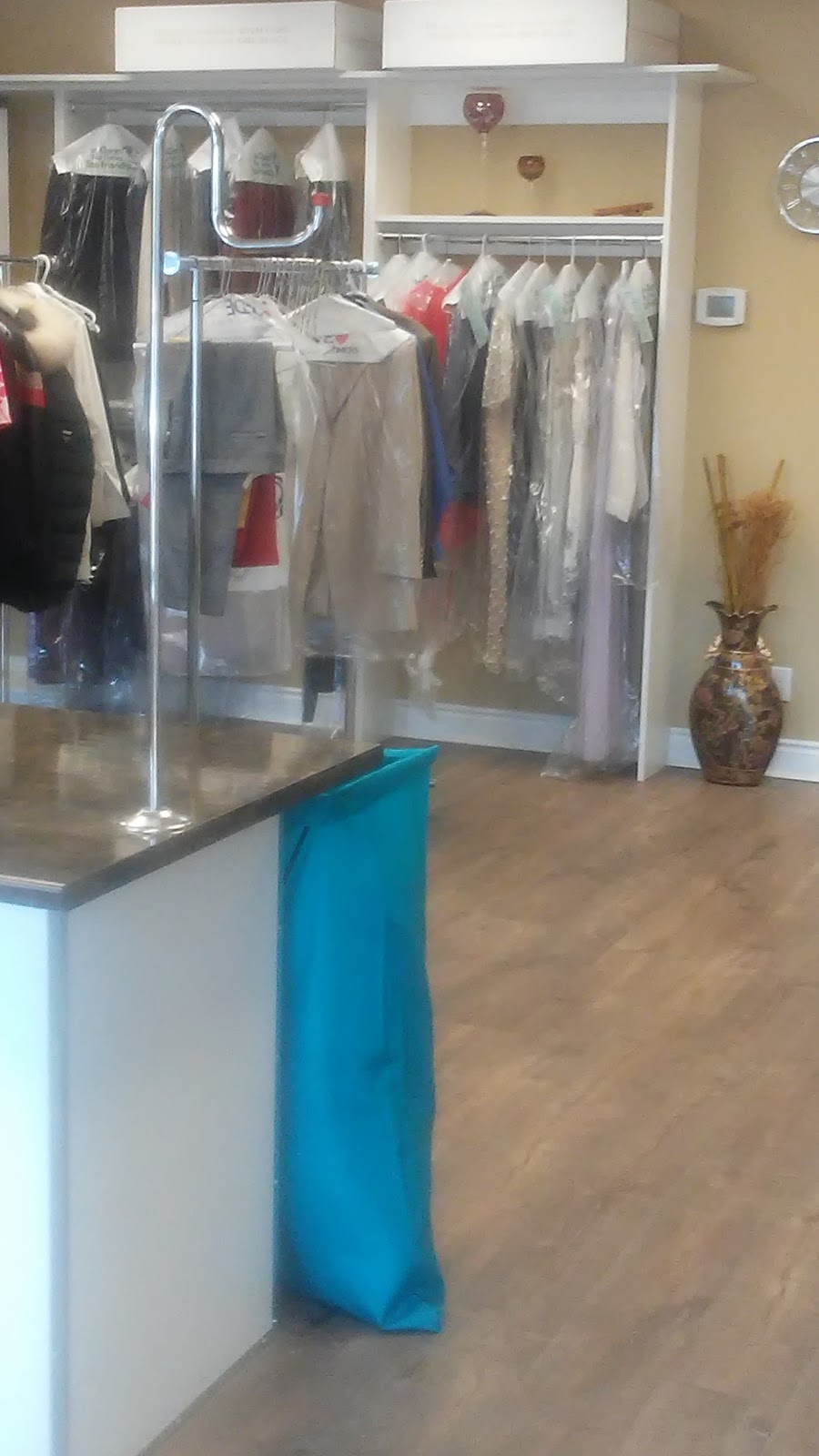 Royal Dry Cleaners | 635 Fourth Line, Oakville, ON L6L 2N3, Canada | Phone: (905) 337-0807