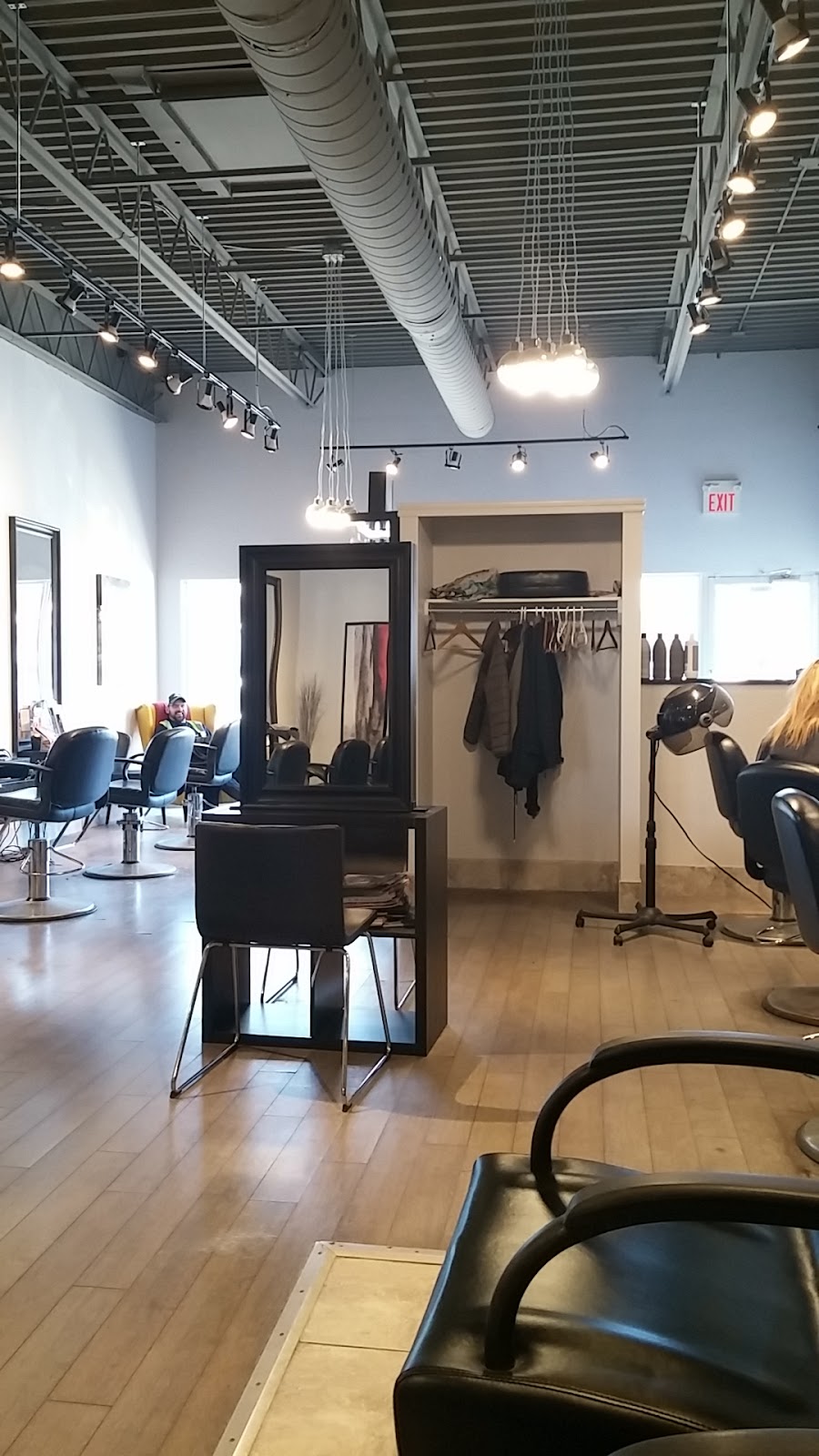 Hair Bistro | 2297 St Joseph Blvd, Orléans, ON K1C 1E7, Canada | Phone: (613) 424-3777