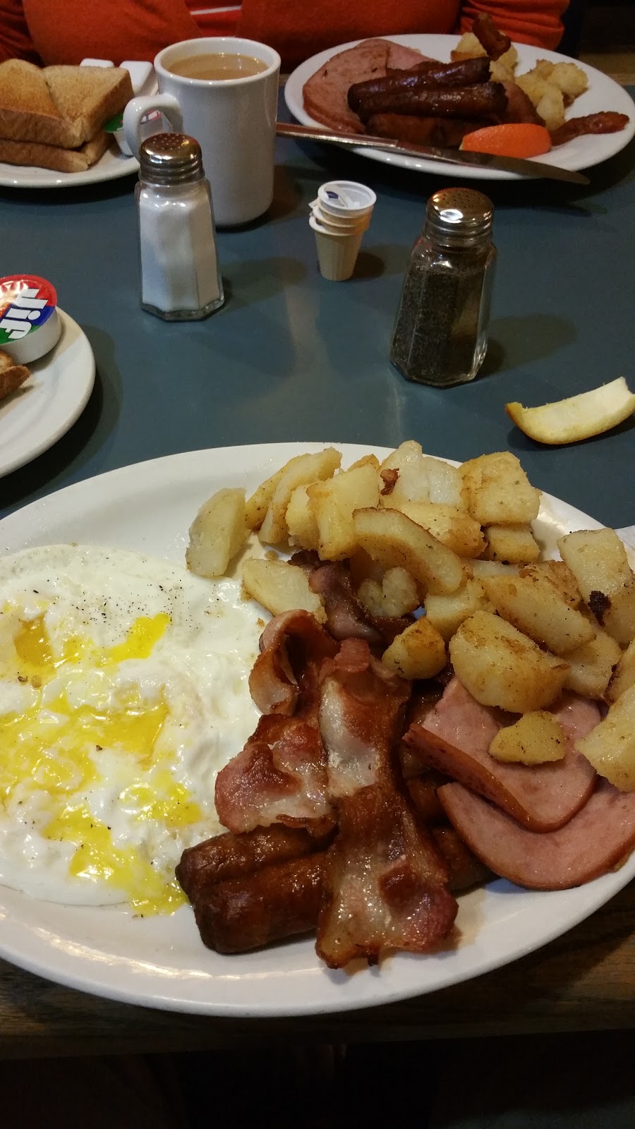 MGrills Diner | 125 Clarke Rd, London, ON N5W 5W1, Canada | Phone: (519) 455-0005