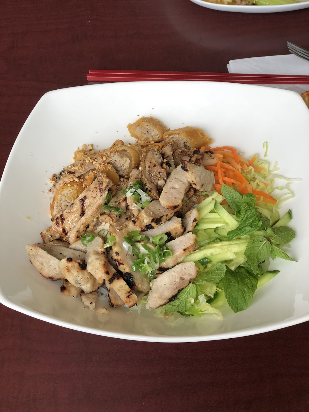 Le Bistro Pho | 62 Boulevard Saint-Raymond, Gatineau, QC J8Y 1S1, Canada | Phone: (819) 205-7878