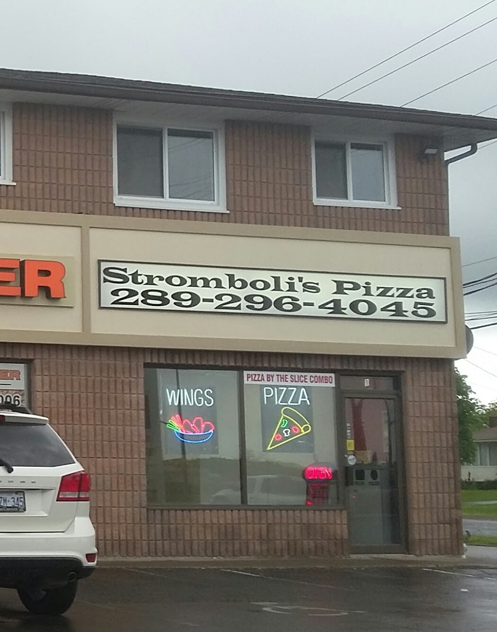 Strombolis Pizza Ltd Thorold | 13207 Lundys Ln, Allanburg, ON L0S 1A0, Canada | Phone: (289) 296-4045