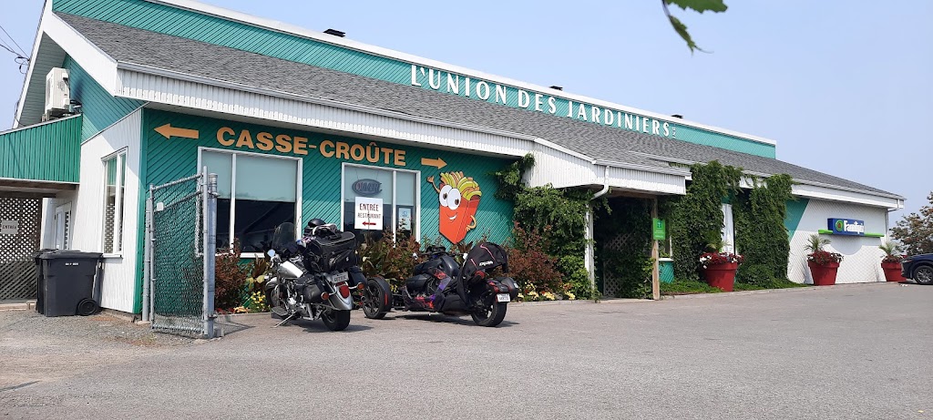 Casse-Croute Des Filles | 136 Rue du Seigneur-Côté, LIsle-Verte, QC G0L 1K0, Canada | Phone: (418) 898-3131