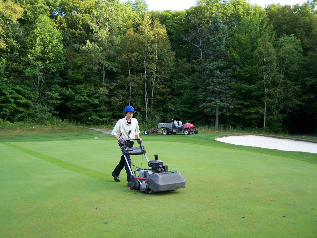 Golf Grand Vallon | 100 Rue du Beau-Mont, Beaupré, QC G0A 1E0, Canada | Phone: (418) 827-4653