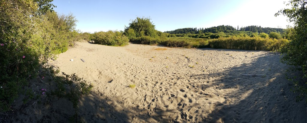 Island View Beach Regional Park Campground (May-September) | 7013 Homathko Dr, Saanichton, BC V8M 2J7, Canada