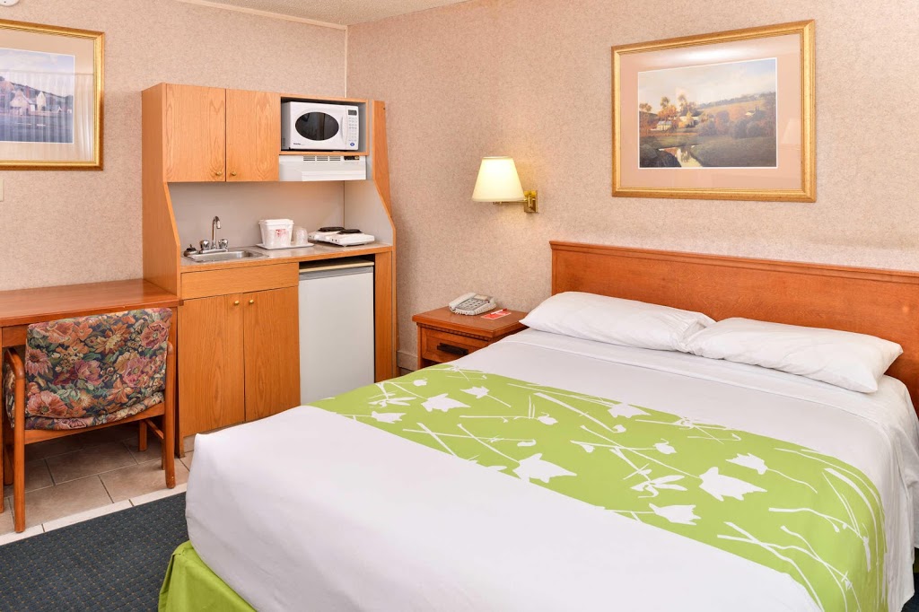 Econo Lodge Motel Village | 2440 16 Ave NW, Calgary, AB T2M 0M5, Canada | Phone: (403) 289-2561