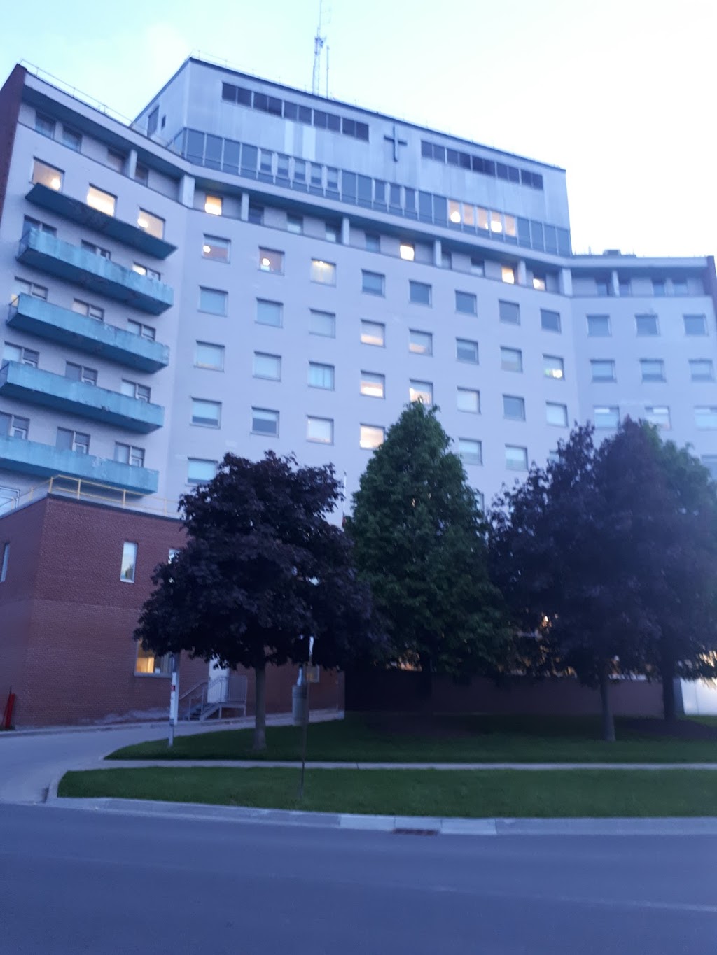 St. Mary’s General Hospital | 911 Queens Blvd, Kitchener, ON N2M 1B2, Canada | Phone: (519) 744-3311