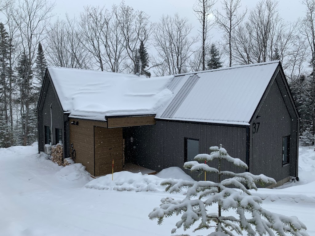 Alfred Chalet | Chalet Locatif | 37 Chem. Alfred-Pellan, Petite-Rivière-Saint-François, QC G0A 2L0, Canada | Phone: (514) 210-3542