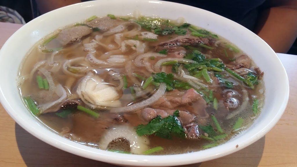 Phở Hồ | 168 Lillooet Rd, Harrison Hot Springs, BC V0M 1K0, Canada | Phone: (604) 491-8888