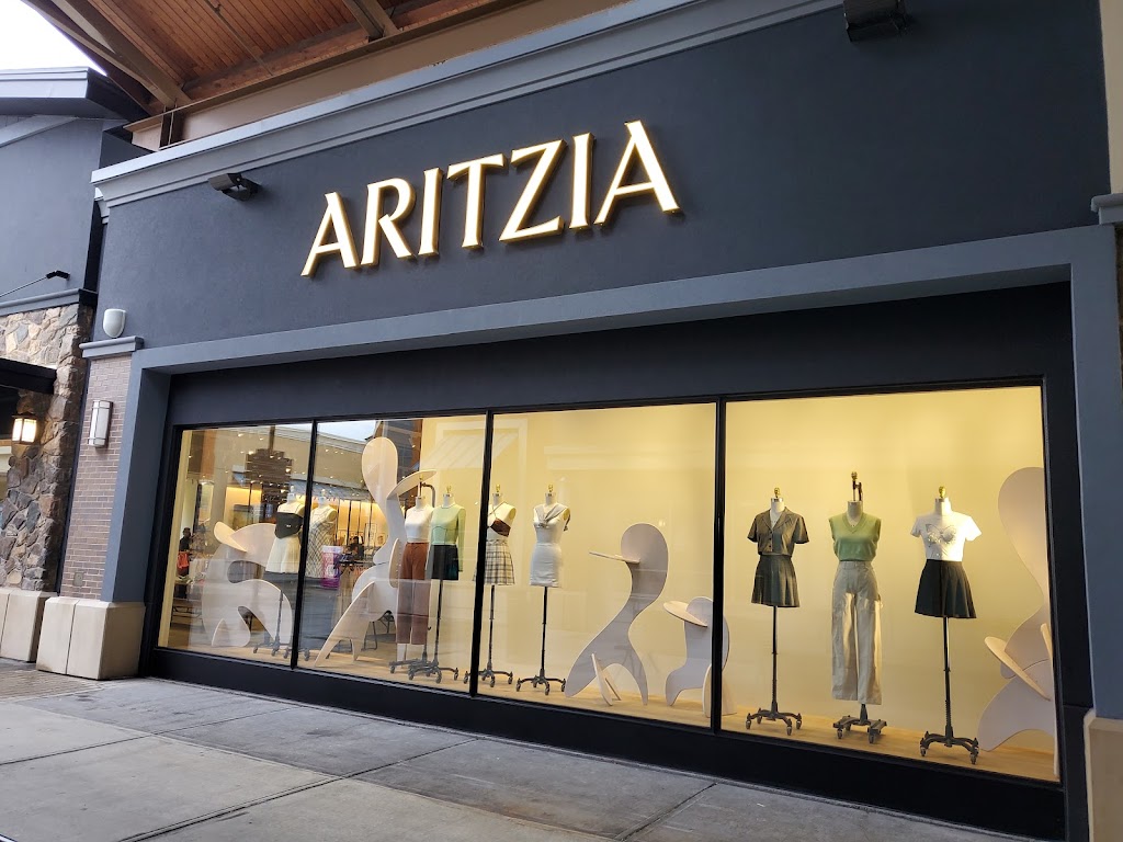 Aritzia | 19001 Chemin Notre Dame #102, Blainville, QC J7C 5L4, Canada | Phone: (450) 979-1425