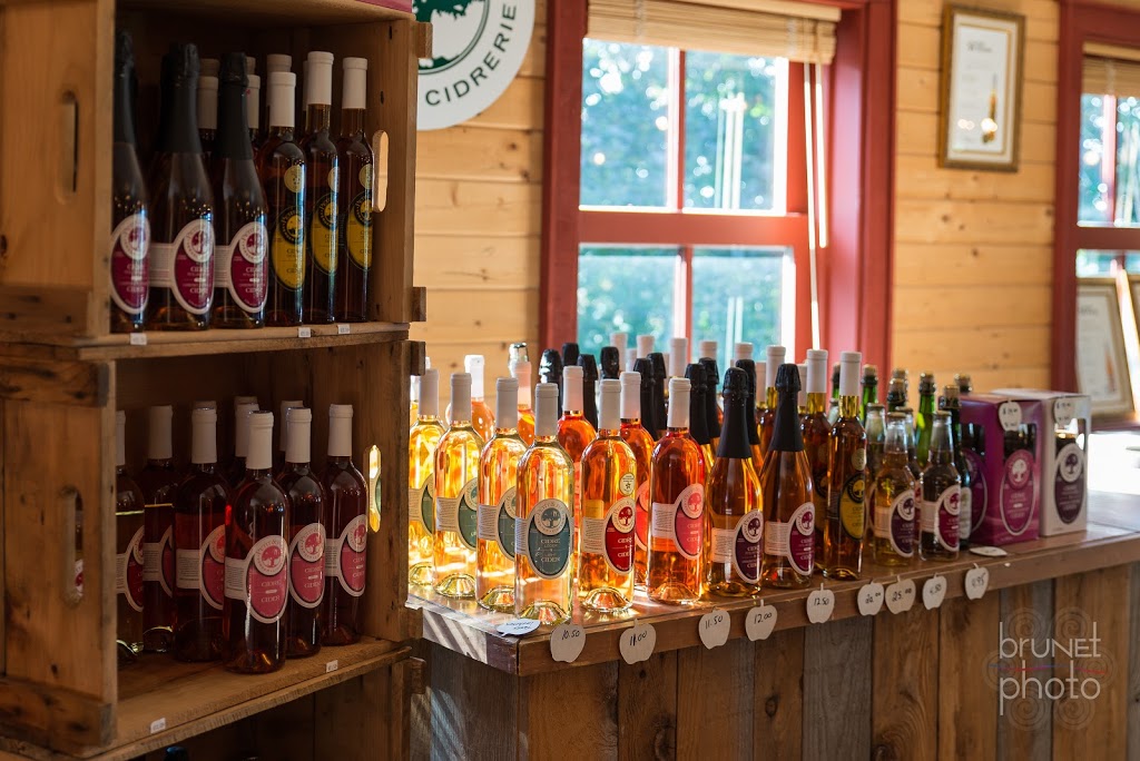 Petit and Son Cider Orchard | 1020 Chemin de la Montagne, Mont-Saint-Hilaire, QC J3G 4S6, Canada | Phone: (450) 467-9926