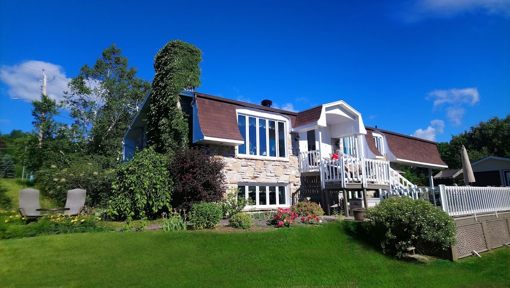 Gîte Le Port dAttache | 10 Rang Saint Antoine, Saint-Irénée, QC G0T 1V0, Canada | Phone: (418) 452-3307