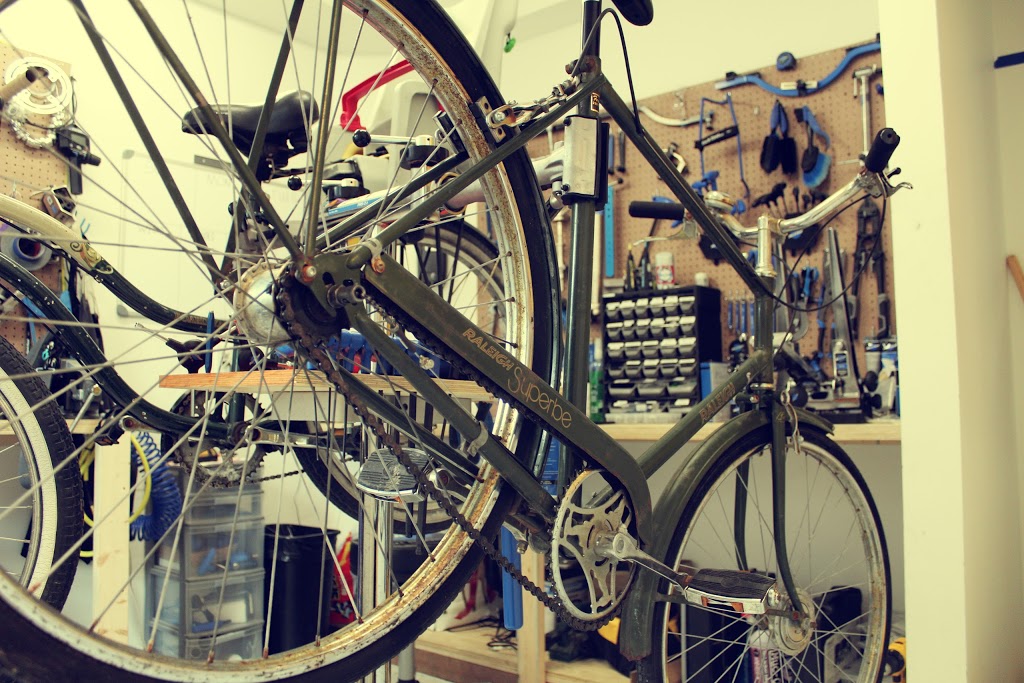 Fix Coffee + Bikes | 80 Gladstone Ave, Toronto, ON M6J 3K7, Canada | Phone: (416) 546-4349