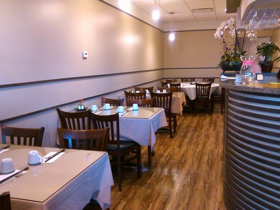 Lums Chinese Restaurant | 914 Esquimalt Rd, Victoria, BC V9A 3M6, Canada | Phone: (250) 385-2322