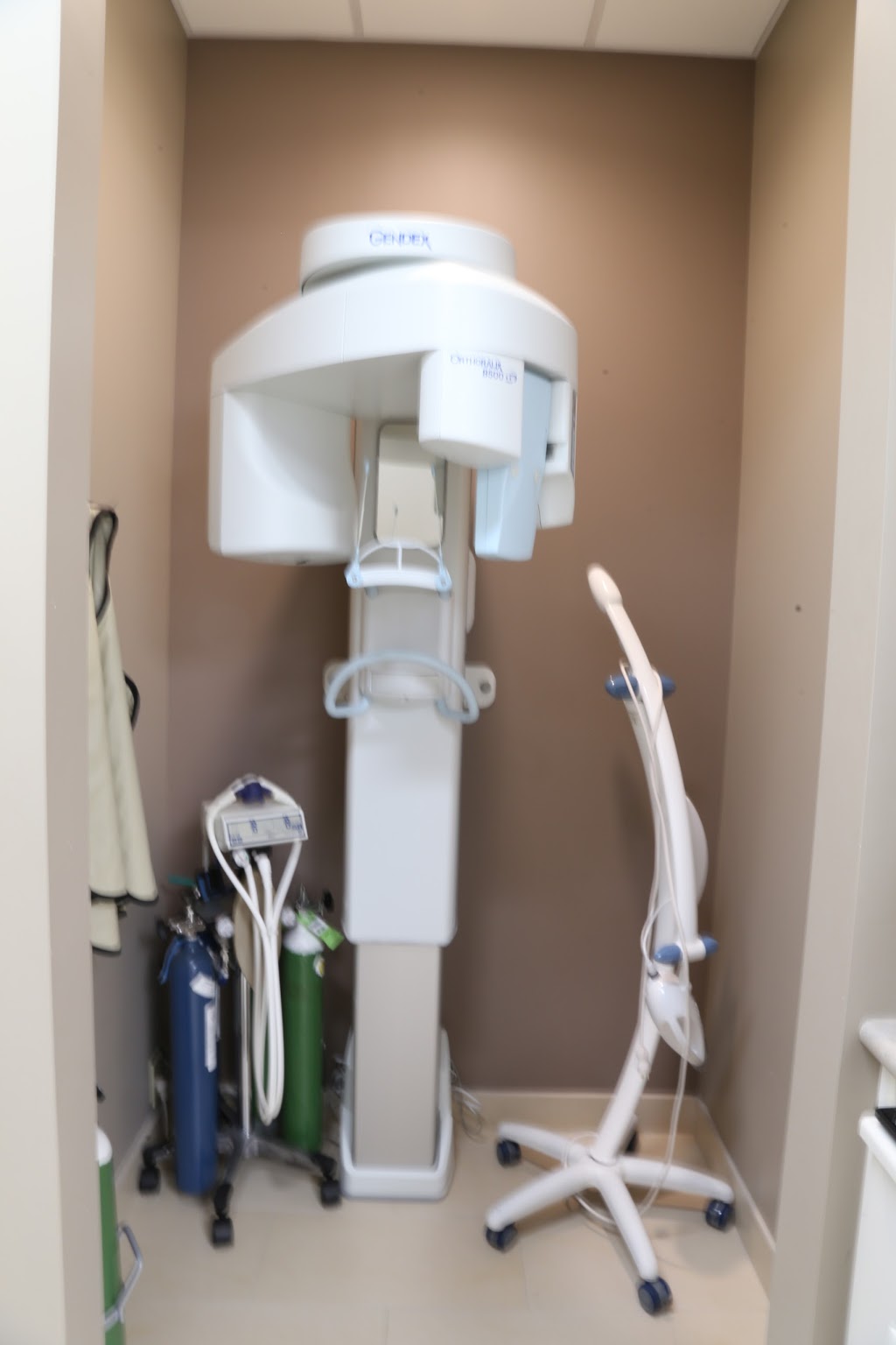 Canamera Dentistry | 500 Can-Amera Pkwy, Cambridge, ON N1T 0A2, Canada | Phone: (519) 620-0600