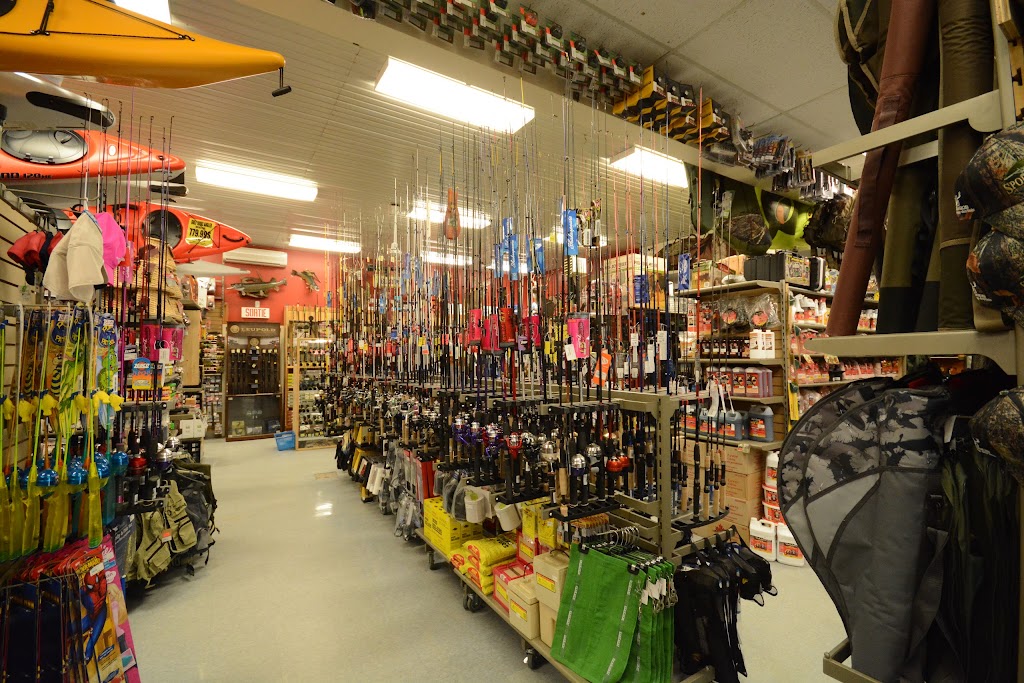 Le Coureur des Bois | 1525 Bd Albiny Paquette, Mont-Laurier, QC J9L 1M8, Canada | Phone: (819) 623-2782