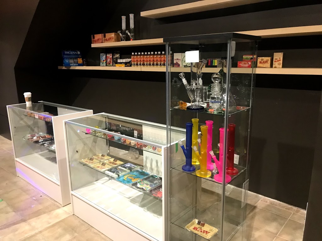 Green Leaf - Smoking Accessories | 2780 Yonge St, Toronto, ON M4N 2J2, Canada | Phone: (647) 361-0131