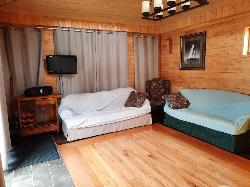 The Lions Lighthouse Cottage | 23 Mill St, Lions Head, ON N0H 1W0, Canada | Phone: (519) 835-6620