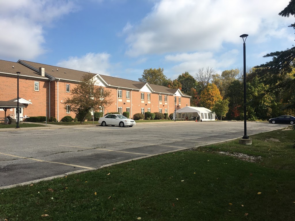 Lanark Village Seniors Living | 44 Lanark Crescent, Kitchener, ON N2N 2Z8, Canada | Phone: (519) 743-0121