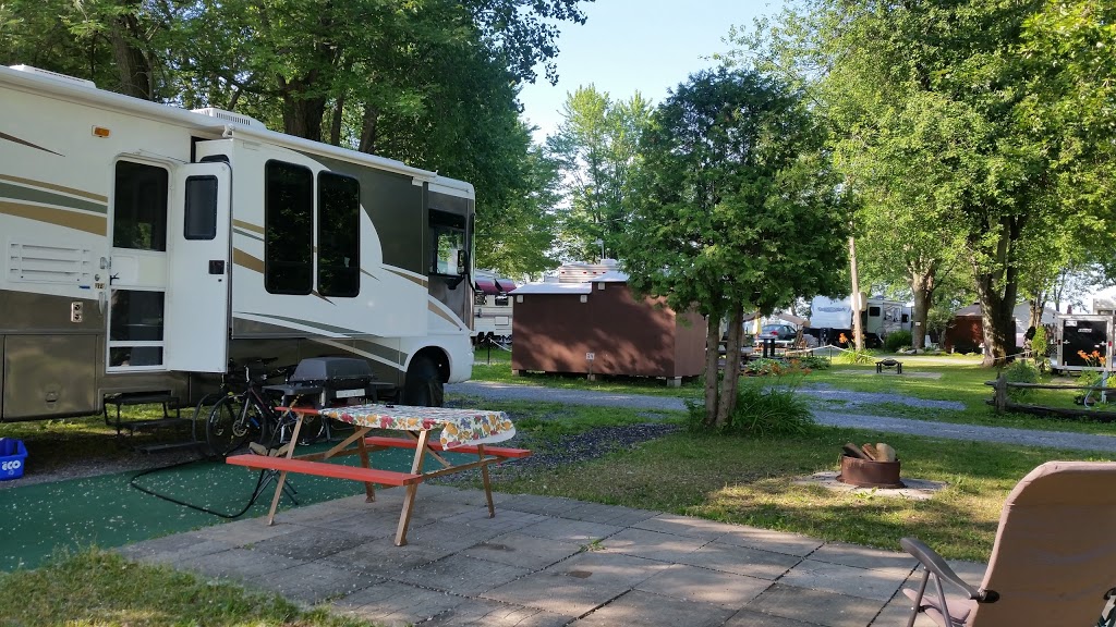 Camping Plage Venise | 94 Avenue de Venise E, Venise-en-Québec, QC J0J 2K0, Canada | Phone: (514) 979-5325