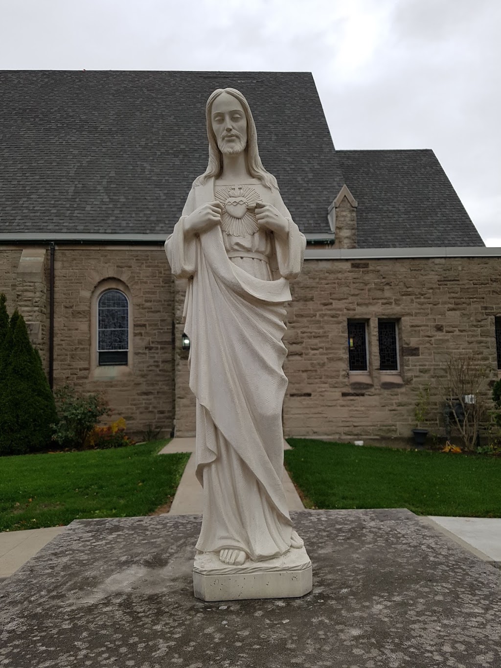 Sacred Heart Church | 19 Viewpoint Ave, Hamilton, ON L8V 2S4, Canada | Phone: (905) 383-3280