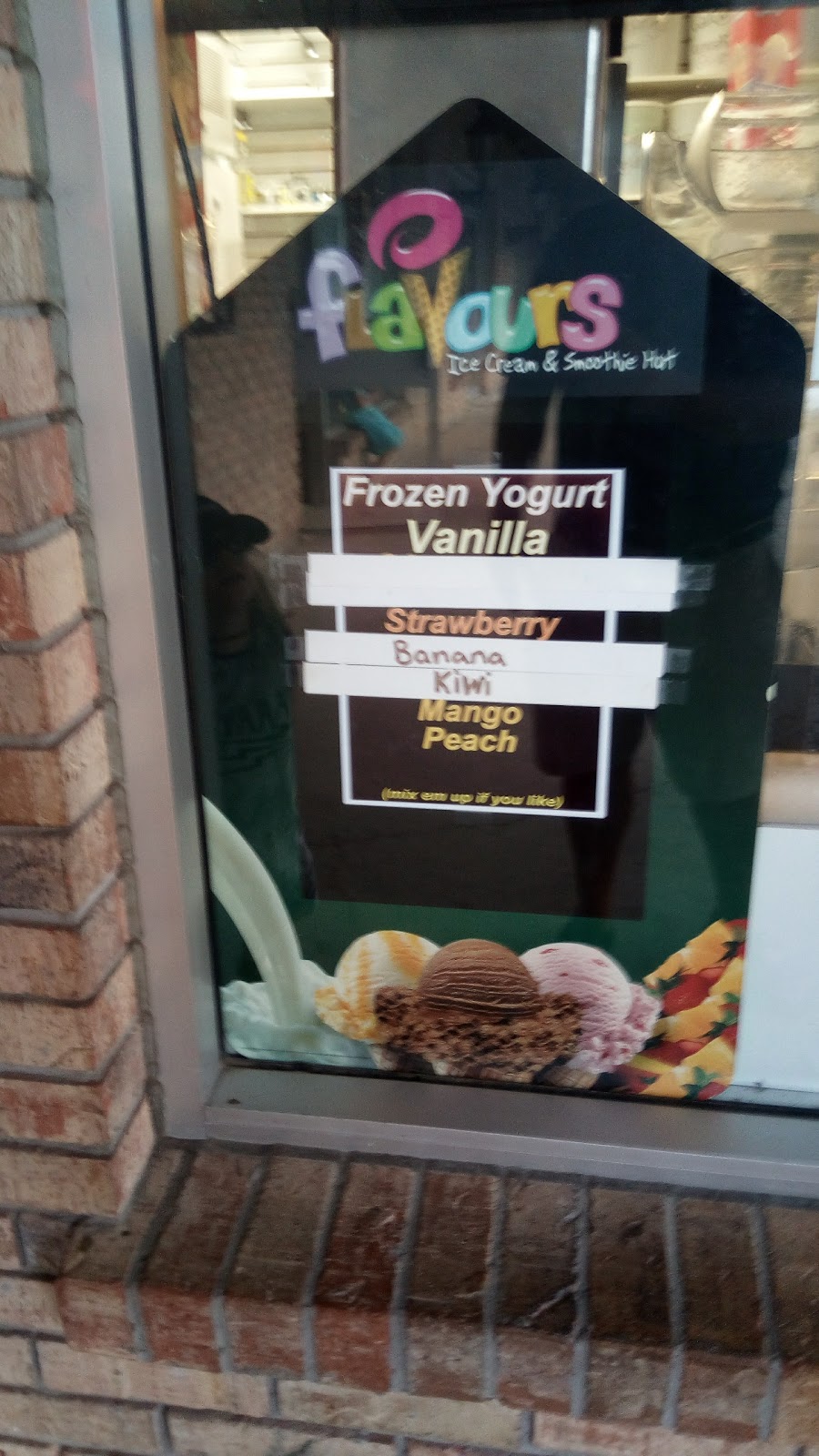 Flavours Ice Cream & Smoothie Hut | 148 Peel St, New Hamburg, ON N3A 1E3, Canada