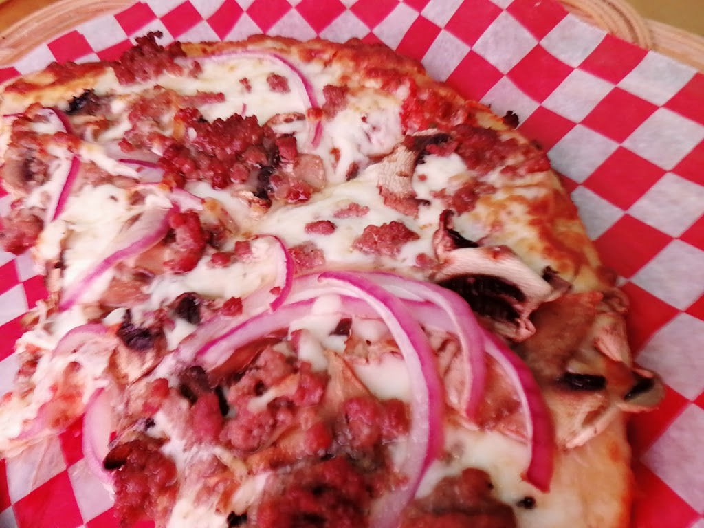 Fat Louies American Style Pizzeria & Bar | 384 Linwell Rd, St. Catharines, ON L2M 2P2, Canada | Phone: (905) 934-4673