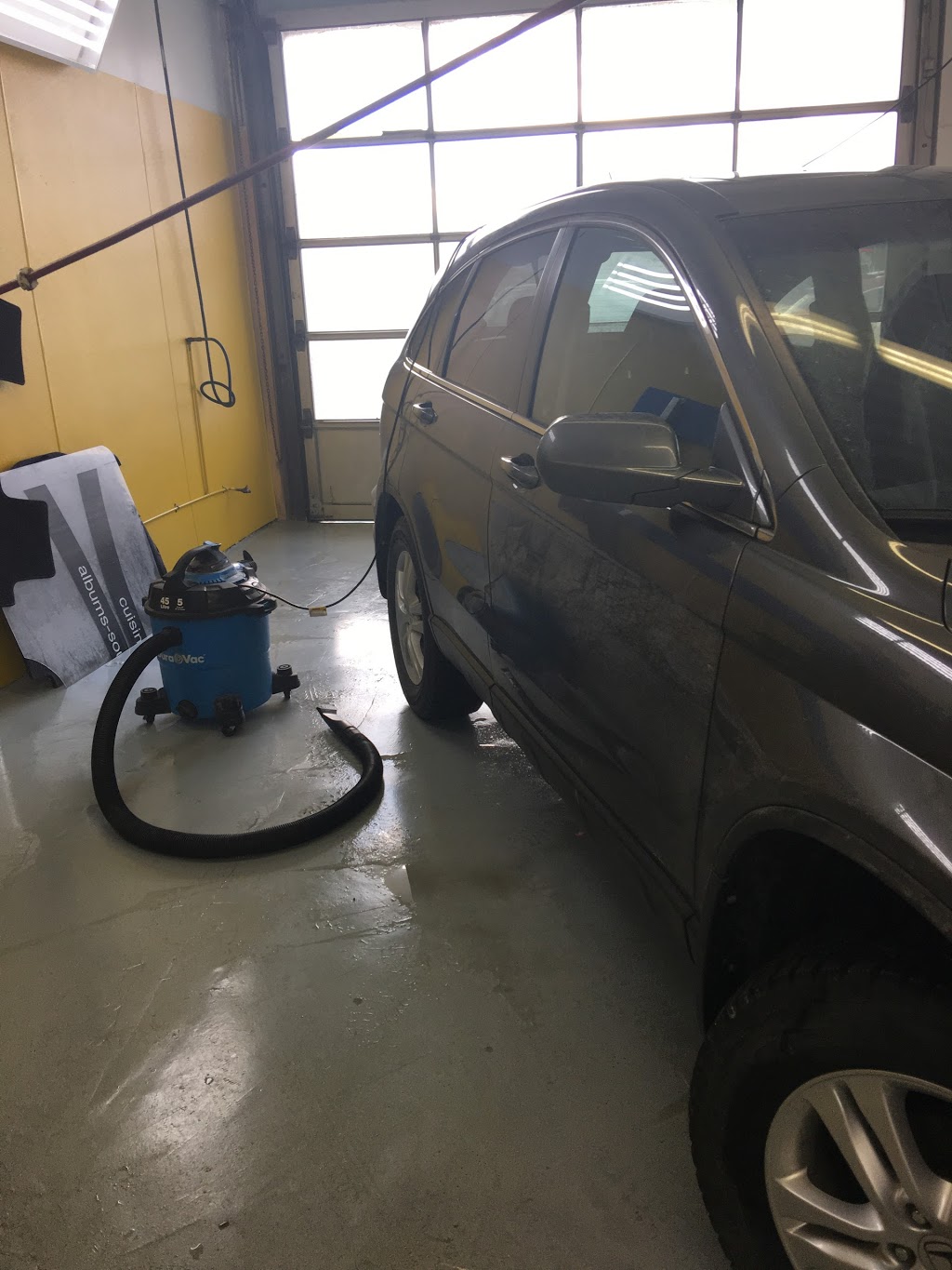 Tower Complete Car Wash Detailing | 2420 Lawrence Ave E unit 2, Toronto, ON M1P 2R5, Canada | Phone: (647) 710-3107