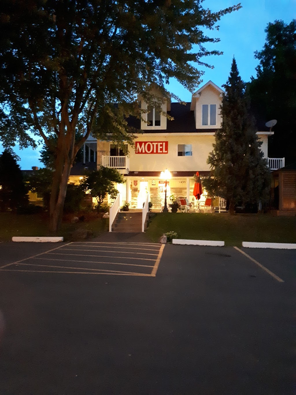 Motel Derfal | 1435 Rue Notre-Dame, Repentigny, QC J5Y 3X3, Canada | Phone: (450) 585-6444
