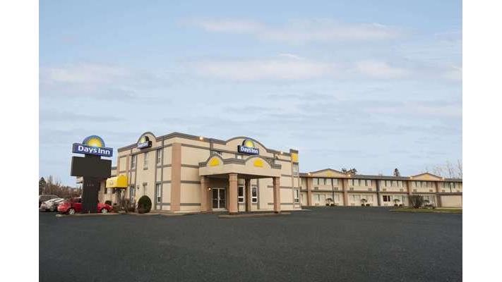 Days Inn by Wyndham Brockville | 160 Stewart Blvd, Brockville, ON K6V 4W6, Canada | Phone: (613) 704-1335