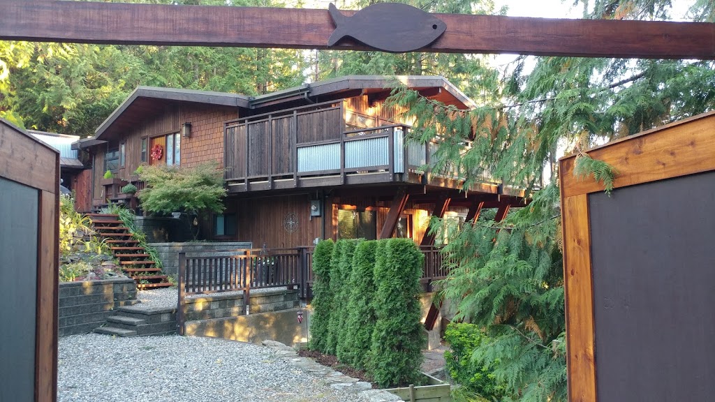 Sechelt Coastal Retreat | 6031 Coracle Dr, Sechelt, BC V0N 3A4, Canada | Phone: (604) 440-1517