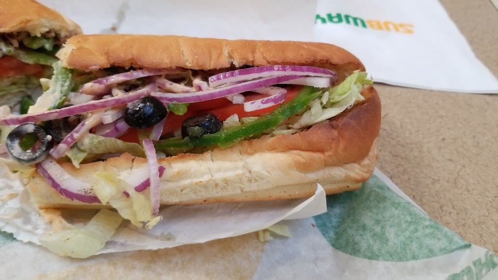 Subway | 320 Bayfield St, Bayfield Mall Unit # 87, Barrie, ON L4M 6X7, Canada | Phone: (705) 722-4721