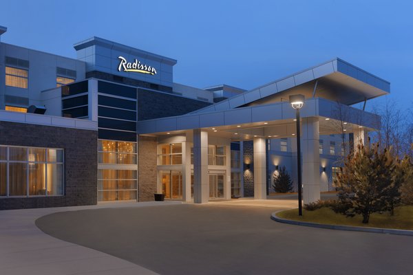 Radisson Hotel & Conference Centre Calgary Airport | 6620 36 St NE, Calgary, AB T3J 4C8, Canada | Phone: (403) 475-1111