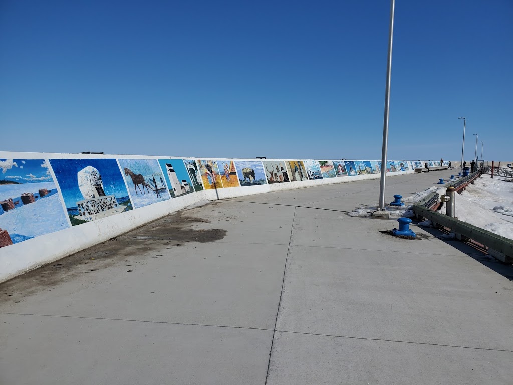 Lake Winnipeg Visitor Centre & Tourist Information | 1 Centre St #1, Gimli, MB R0C 1B0, Canada | Phone: (204) 642-7974