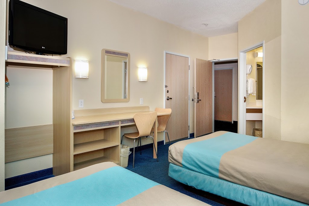 Motel 6 Peterborough, ON | 133 Lansdowne St E, Peterborough, ON K9J 7P7, Canada | Phone: (705) 748-0550